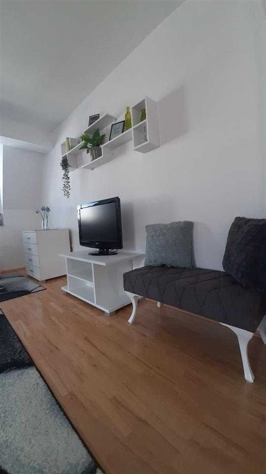 Продава се Тристаен апартамент в Пловдив, Христо Смирненски - 82 кв.м за 5 €/кв.м - Снимка #9