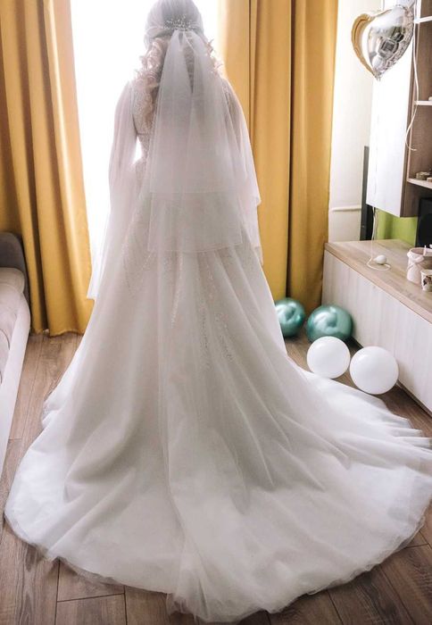 Vând rochie de mireasă făcută pe comandă