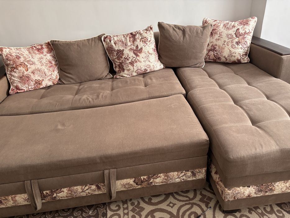 Диван г образный 5 подушками