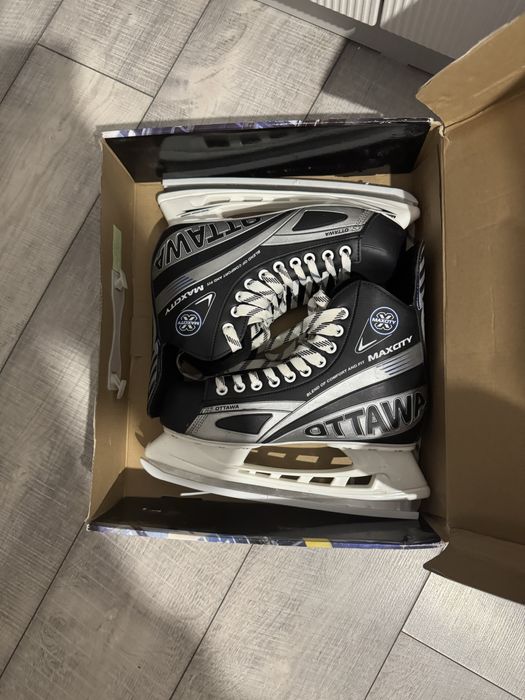 Продам хоккейные коньки MAXCITY 41 размер