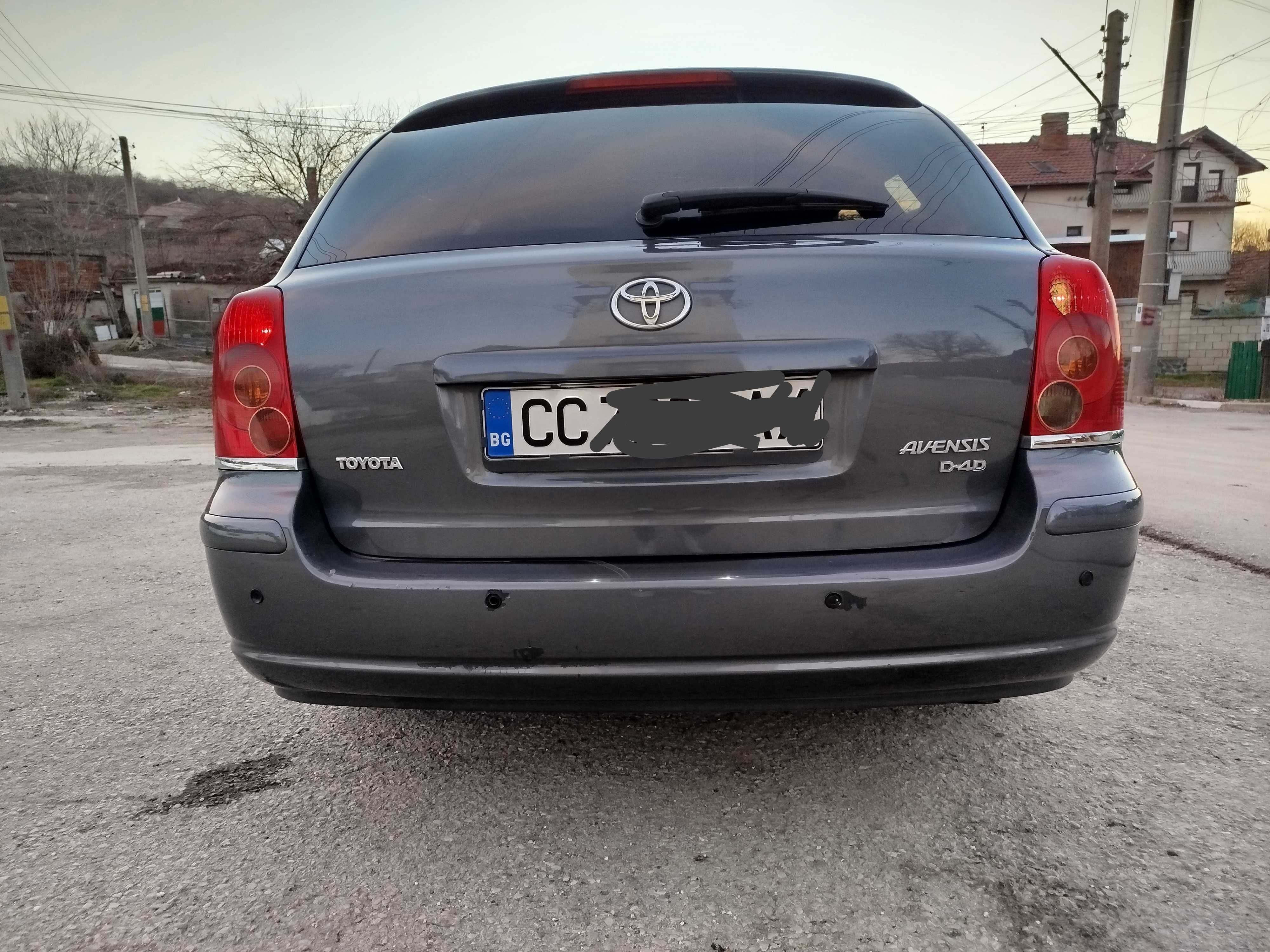 Продава сеТойота авенсис.