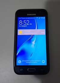 Samsung galaxy J 1 .