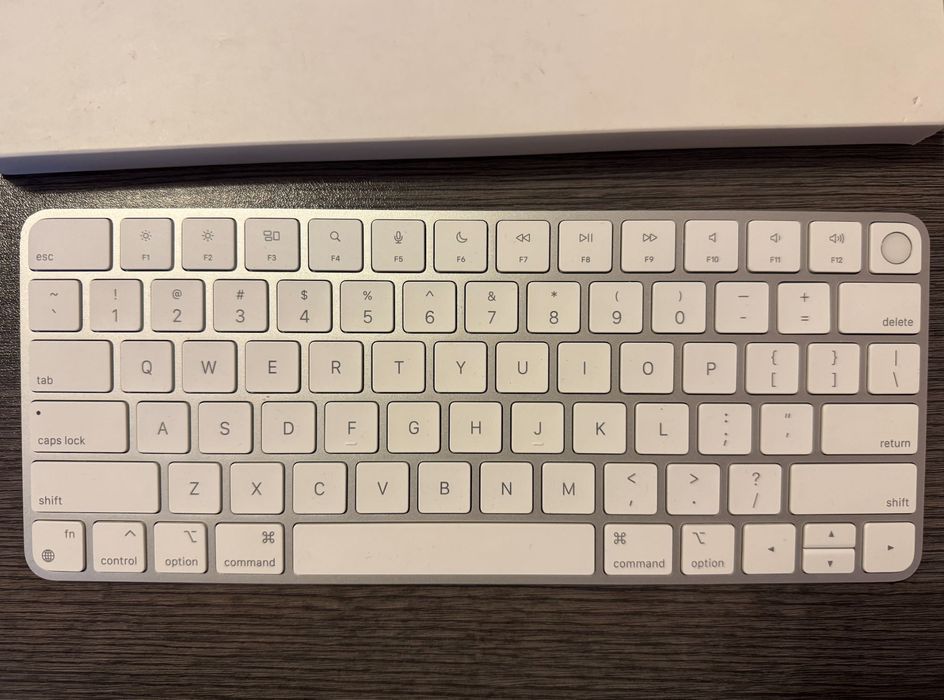 Нова клавиатура Magic Keyboard с Touch ID