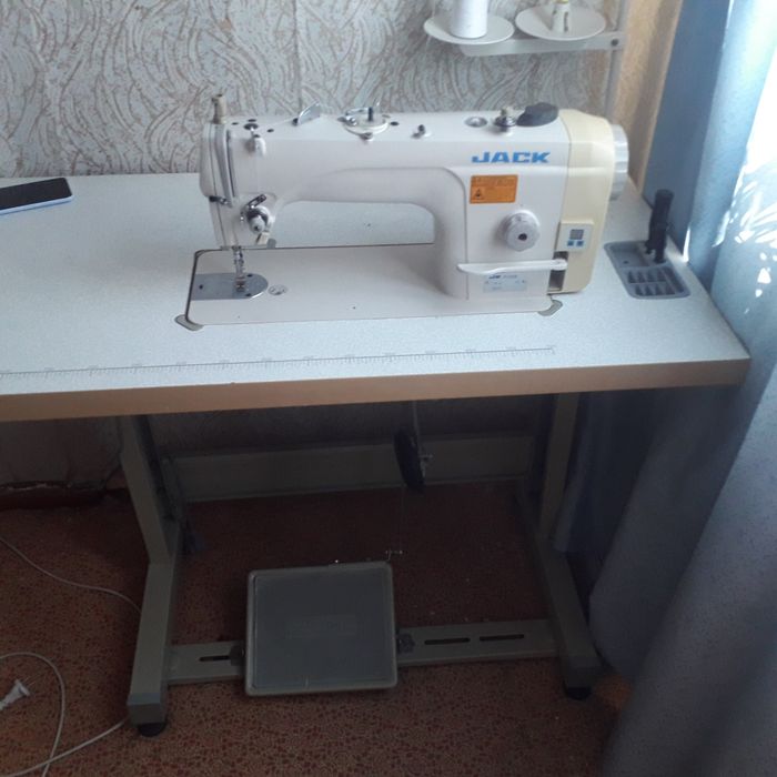 Швейная машина JACK