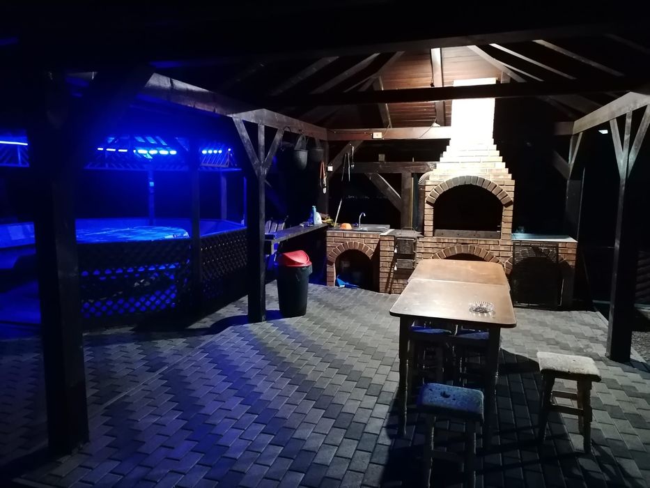 Cabana de închiriat Ibanesti Mureș cu ciubar.