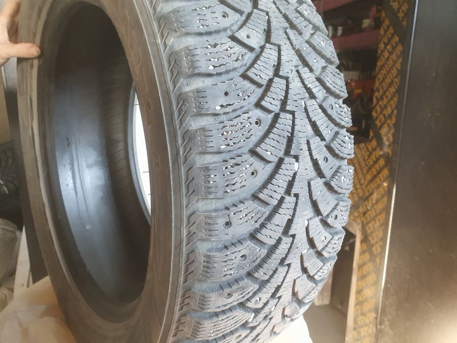 Продам резину  зимнию 255/55/17