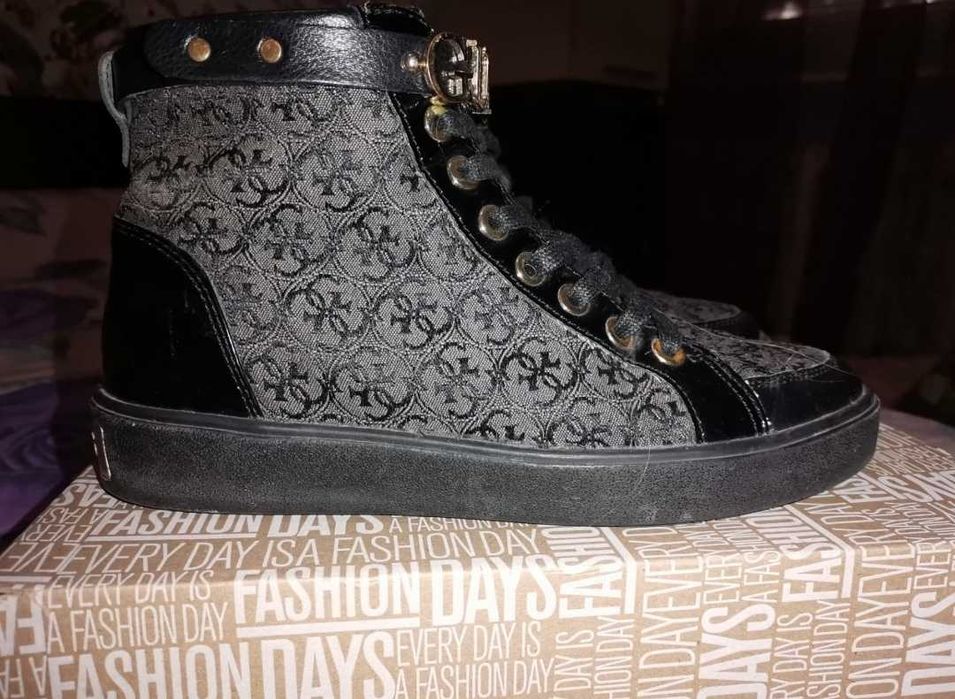 Нови маратонки PUMA, Guess