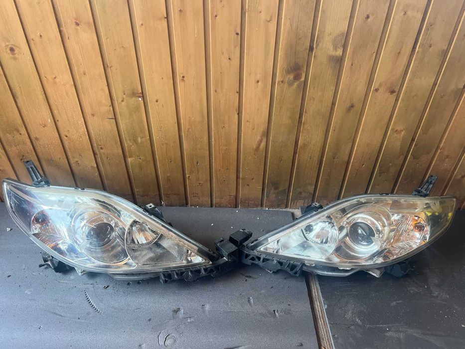 Far Xenon Stanga/Dreapta Mazda 5 2009