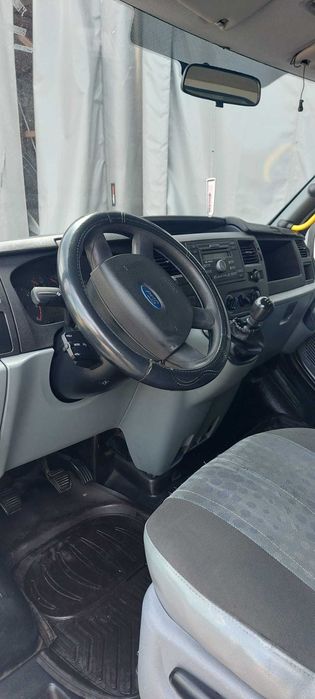 Ford Transit cu lift hidraulic – de vânzare
