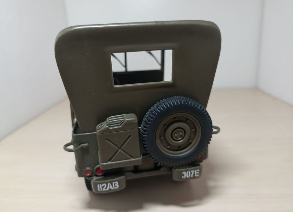 Jeep Willys macheta auto 1:18
Scara 1:18

Fotografiile fac parte din d