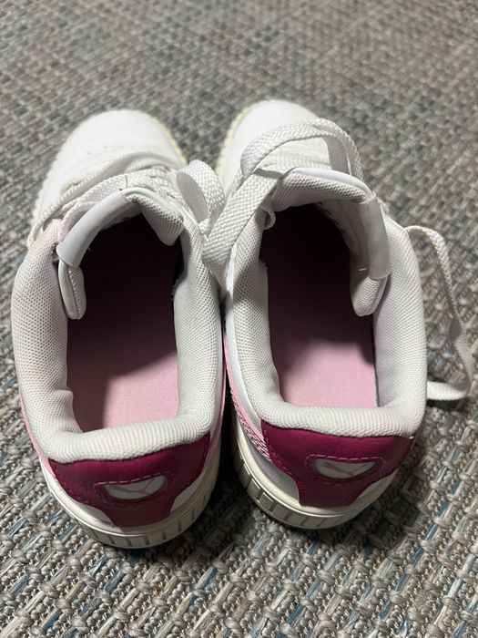 Vând adidași puma,pentru fetițe.