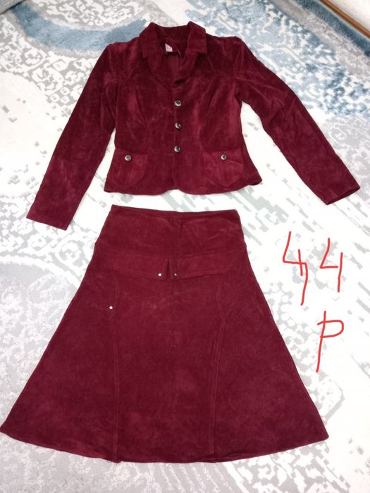 Продам костюм 44 р