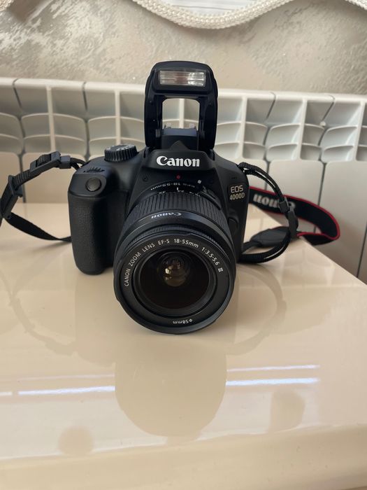 CANON EOS 4000D  +  Пълна комплектна чанта
