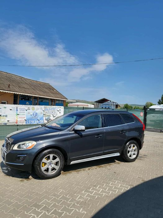 Volvo XC60 2.4 Diesel Pachet R-Design