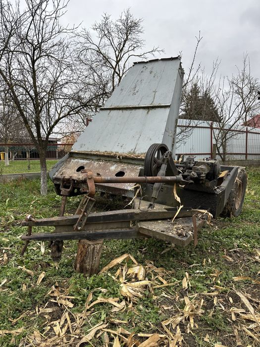 Tocator de resturi vegetale.