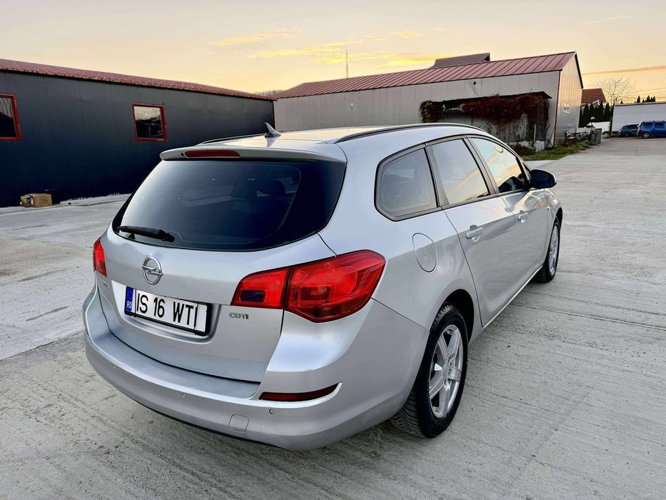 Opel Astra J 2012