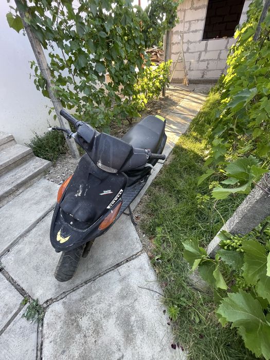 Scuter yamaha 1800 lei