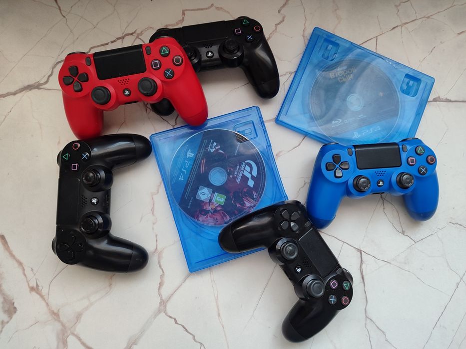 Плеистеишн 4,использованный,работает .