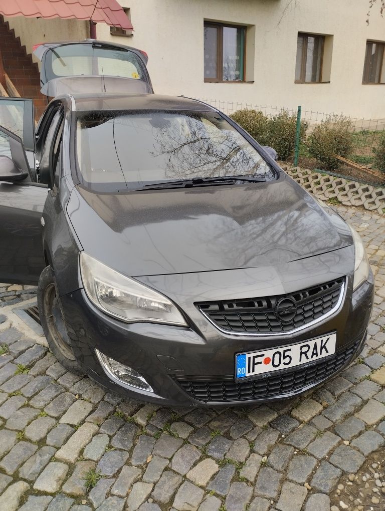 Opel Astra j 1.6 gpl 2011