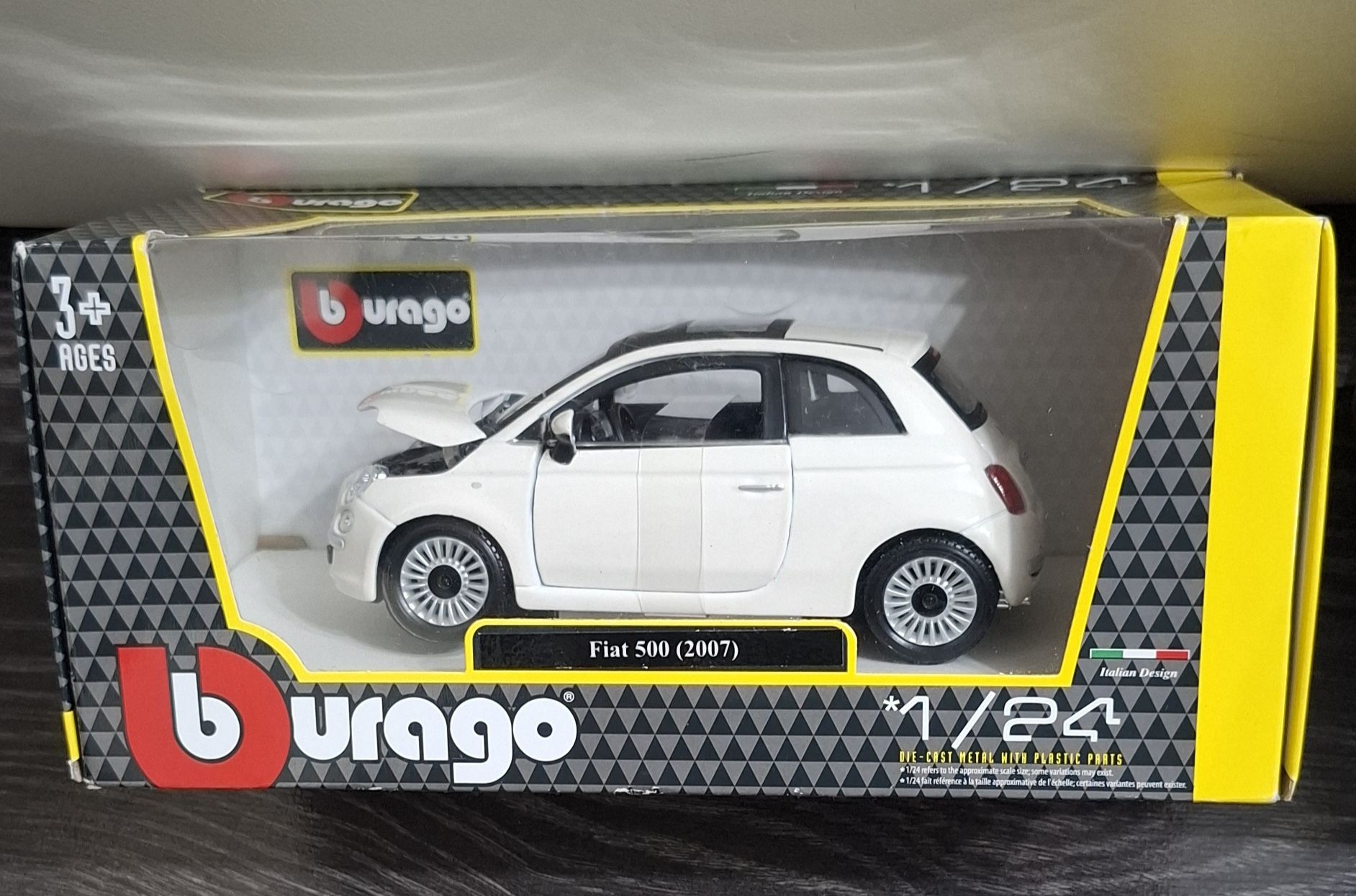 VÎND MACHETE din metal de colecție diferite modele scara 1 / 24