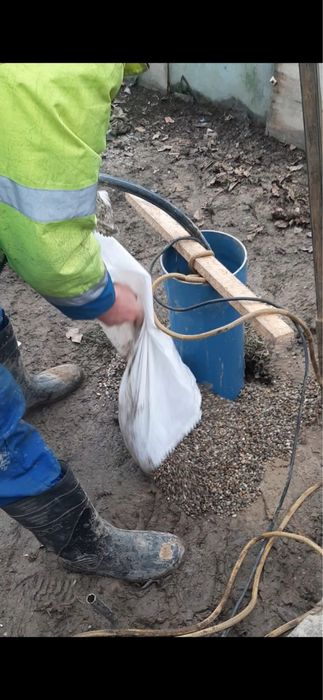 Foraje puturi apa si denisipari in beci