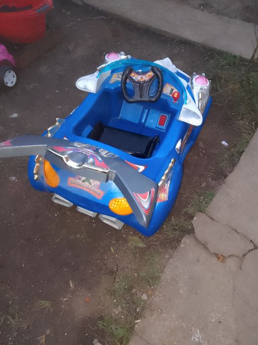 Mașinuțe electrice funcționale 400 lei amândouă