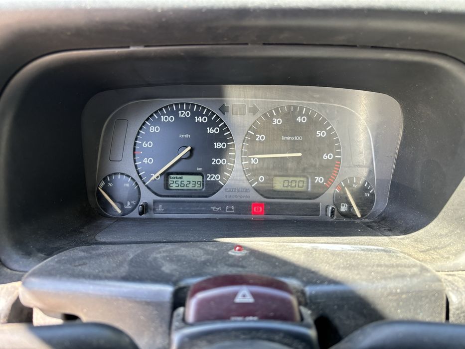 Фолксваген Венто бензин на части.