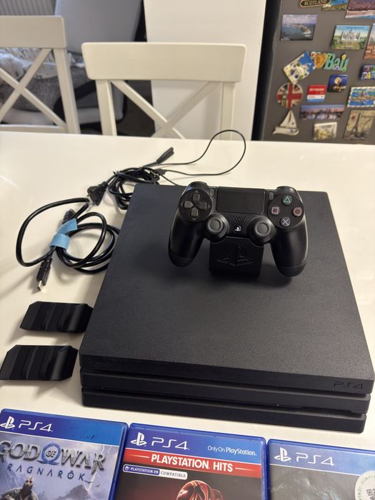 Vand Playstation 4 Pro 1TB - PS4 Pro impecabil