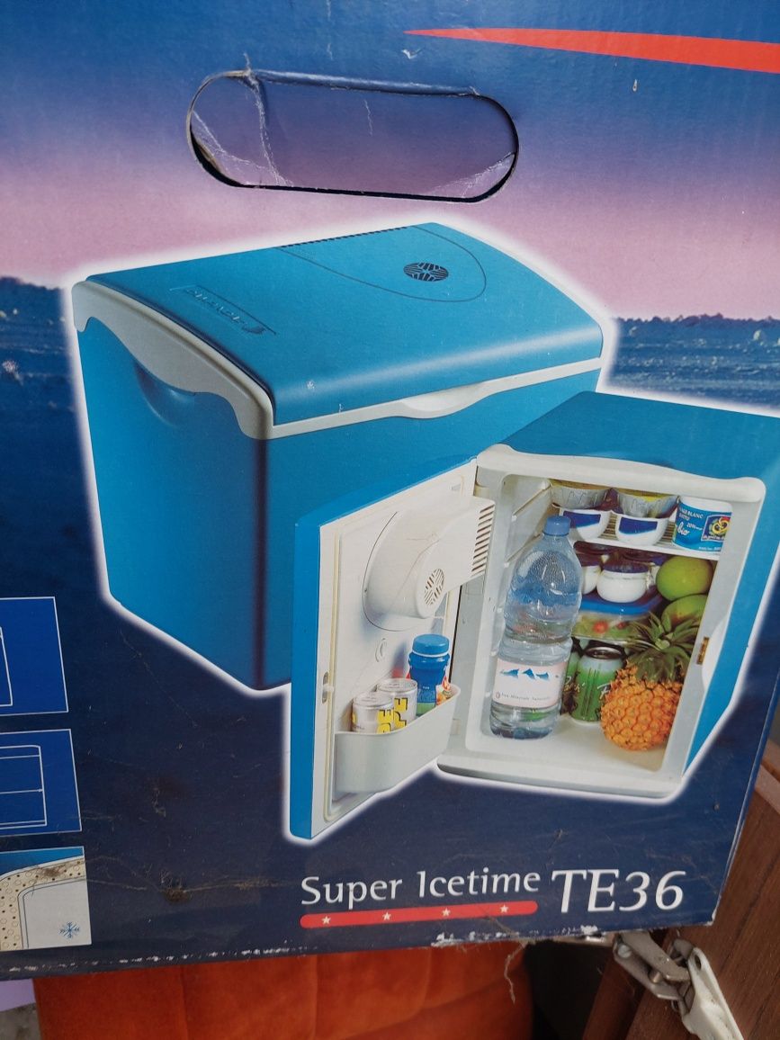 Продавам хладилна кутия-електрическа