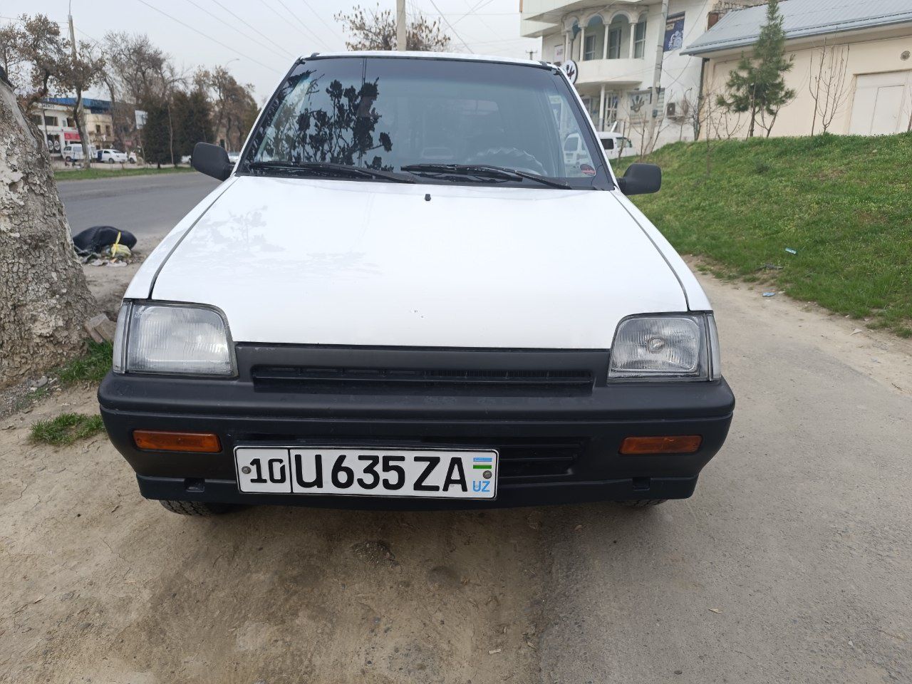 Tiko sotiladi yili 1999 yurgani 448000 km 3500 $ narhi