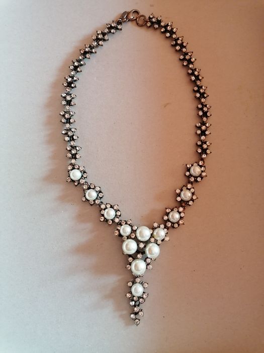 Un superb colier calitate Zara