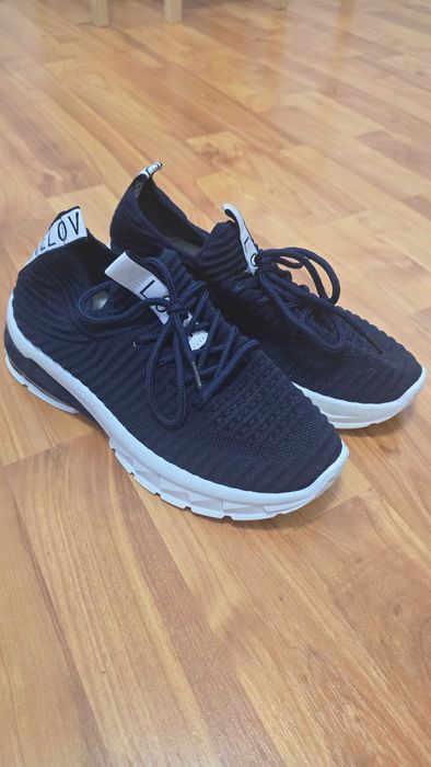 Adidasi dama albastri