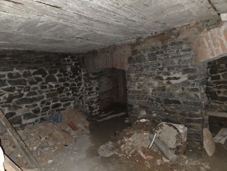 Cladire comerciala - subsol 100 mp + etaj 450 mp