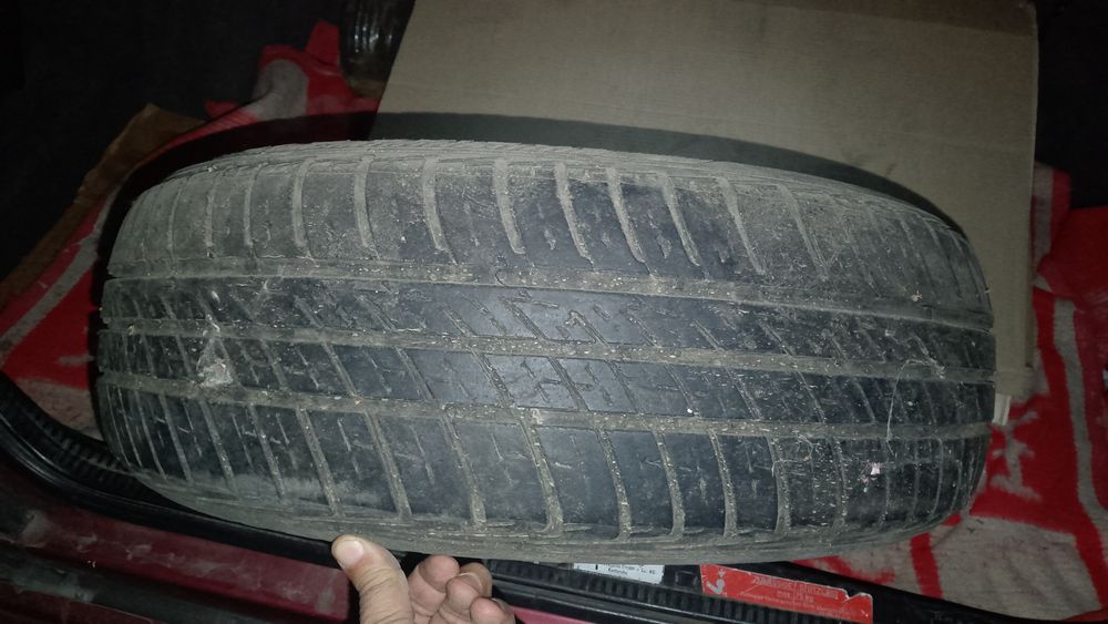 Продается шины с 2 железными дисками