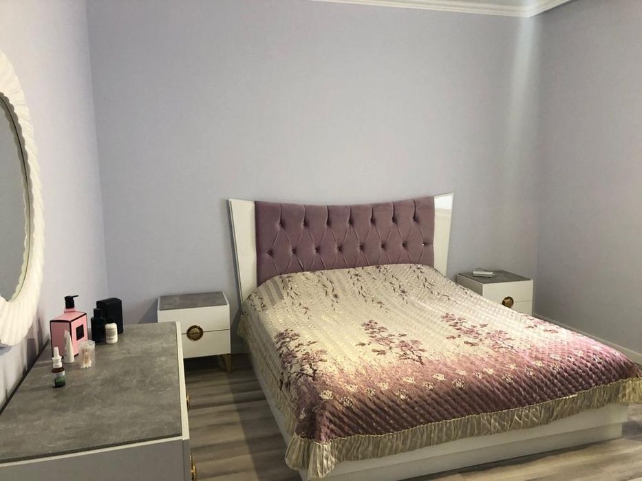 Очень красивый спальный гарнитур