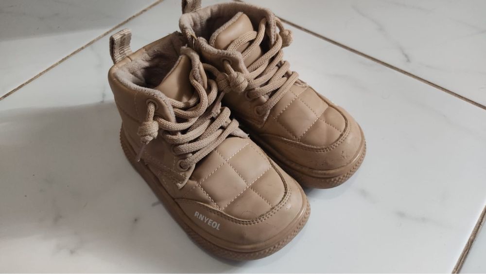 Продам весенние сапоги на девочку