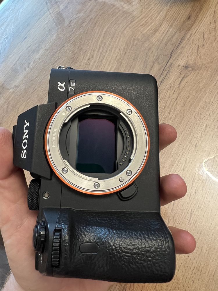 Sony A7 III + два обектива и микрофон ( като нов )
