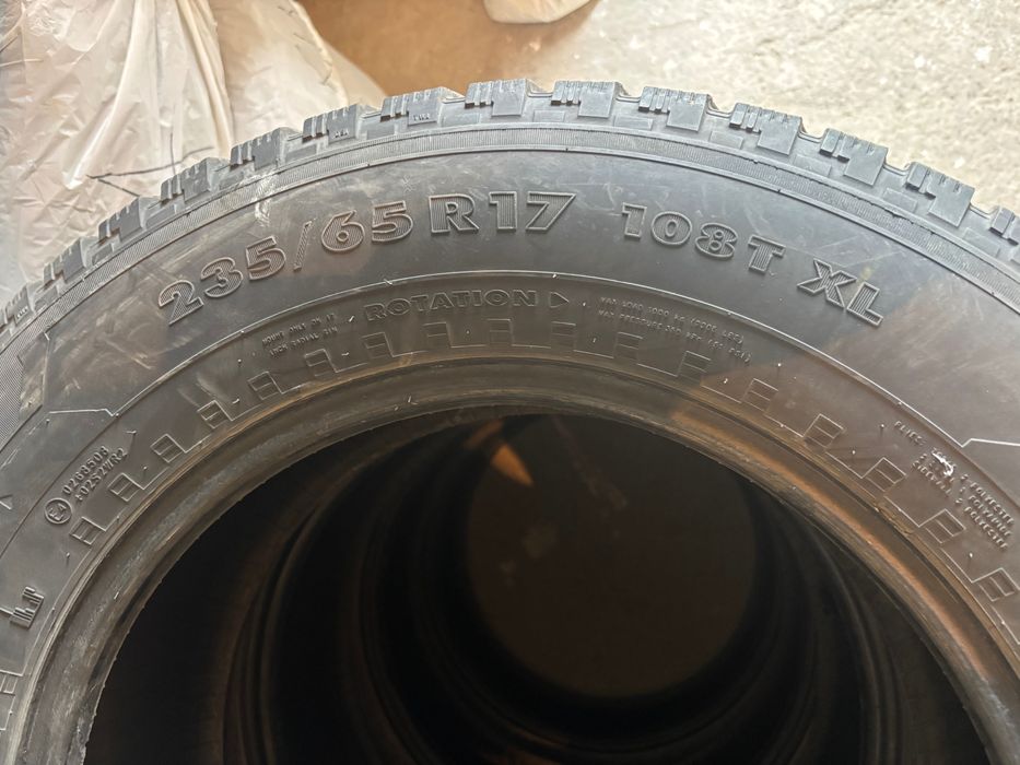 Шины зимние 235/65 R17 Nokian