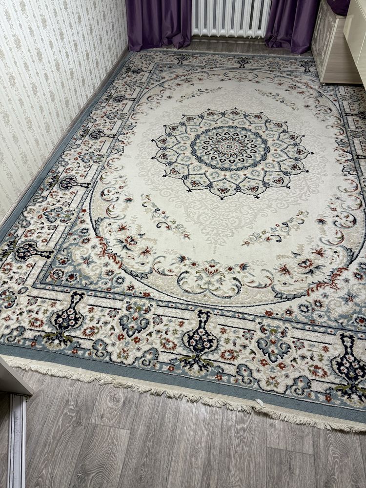Кілем сатылады 2,5*3,5