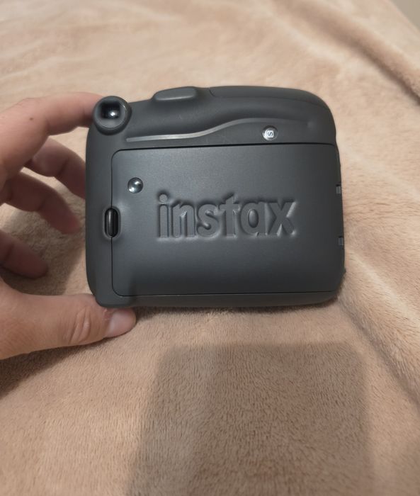 Fujifilm Instax Mini 11 - Черен. Отлично състояние