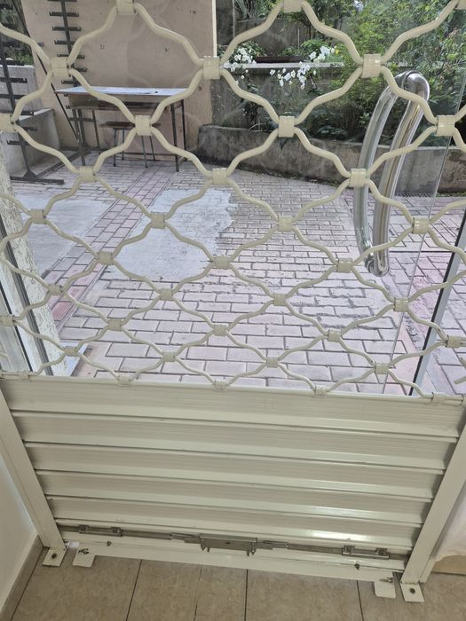 Продавам ролетна врата, оплетка