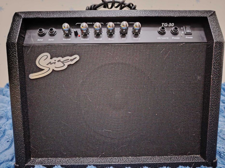 Бас Гитара + Комбик и аксессуары