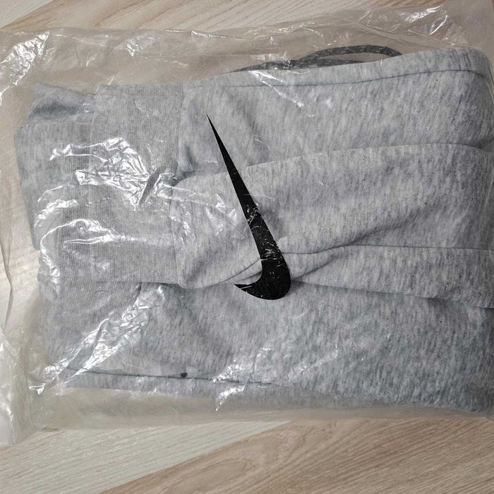 Vand Pantaloni NIKE Tech Fleece NOI Marimea XL fit L