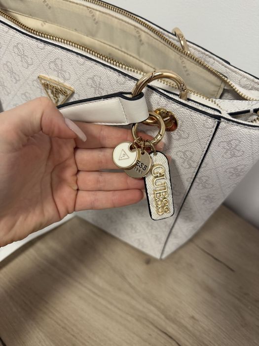 Чисто нова чанта guess с етикет