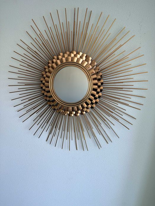 Decoratiuni agatate pe perete