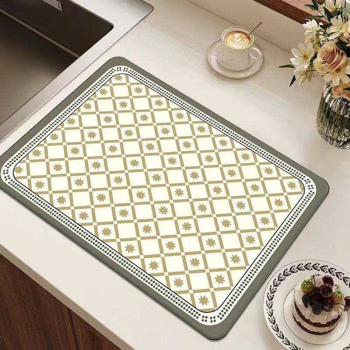 Коврики для ванной и столовой.