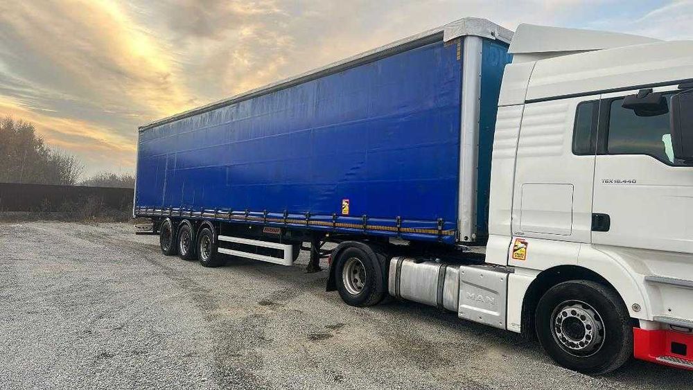 Semiremorca cu prelata Fruehauf