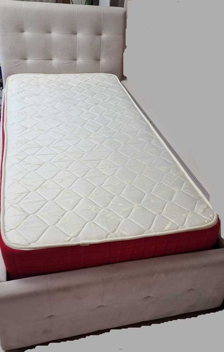 Vand urgent pat o persoana, dimensiune 100x200cm, tapitat!!!