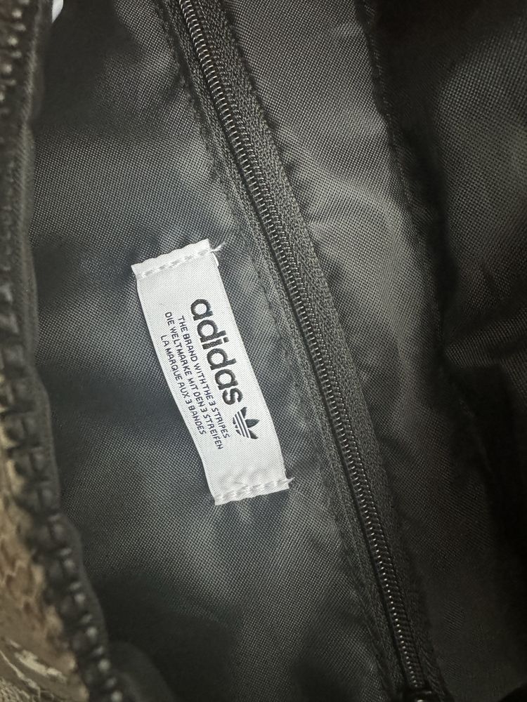 Оригинална чанта ,,Adidas”- бъбрек