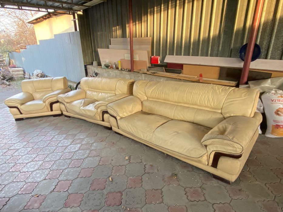 Диван кожаный комплект